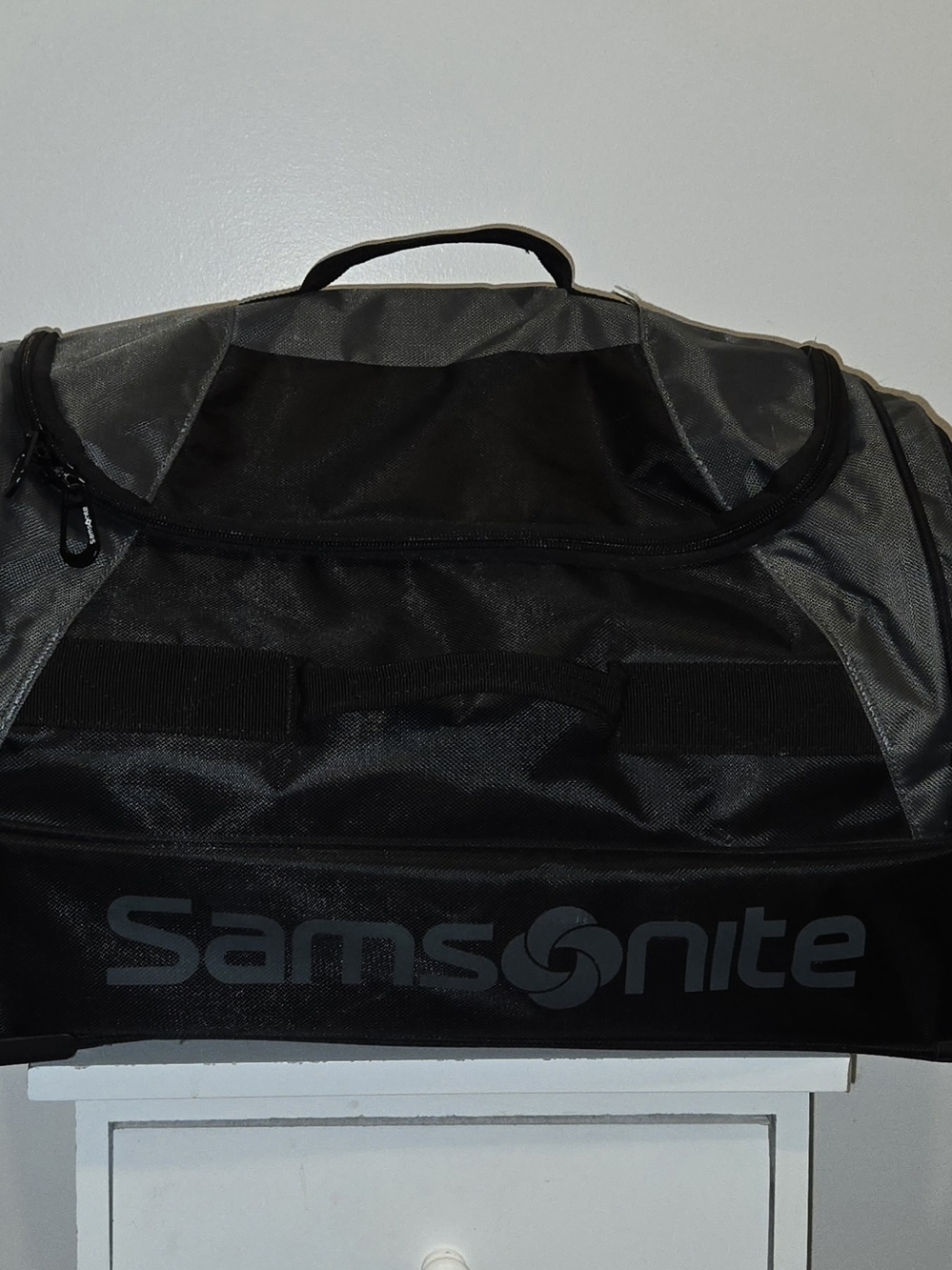 Samsonite Wheeled Carry-On Duffel / Upright Bag – Like New